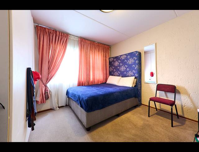 2 BEDROOM APARTMENT FOR SALE IN SUNNINGHILL
